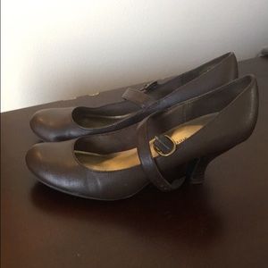 Brown heels. Size 9 1/2